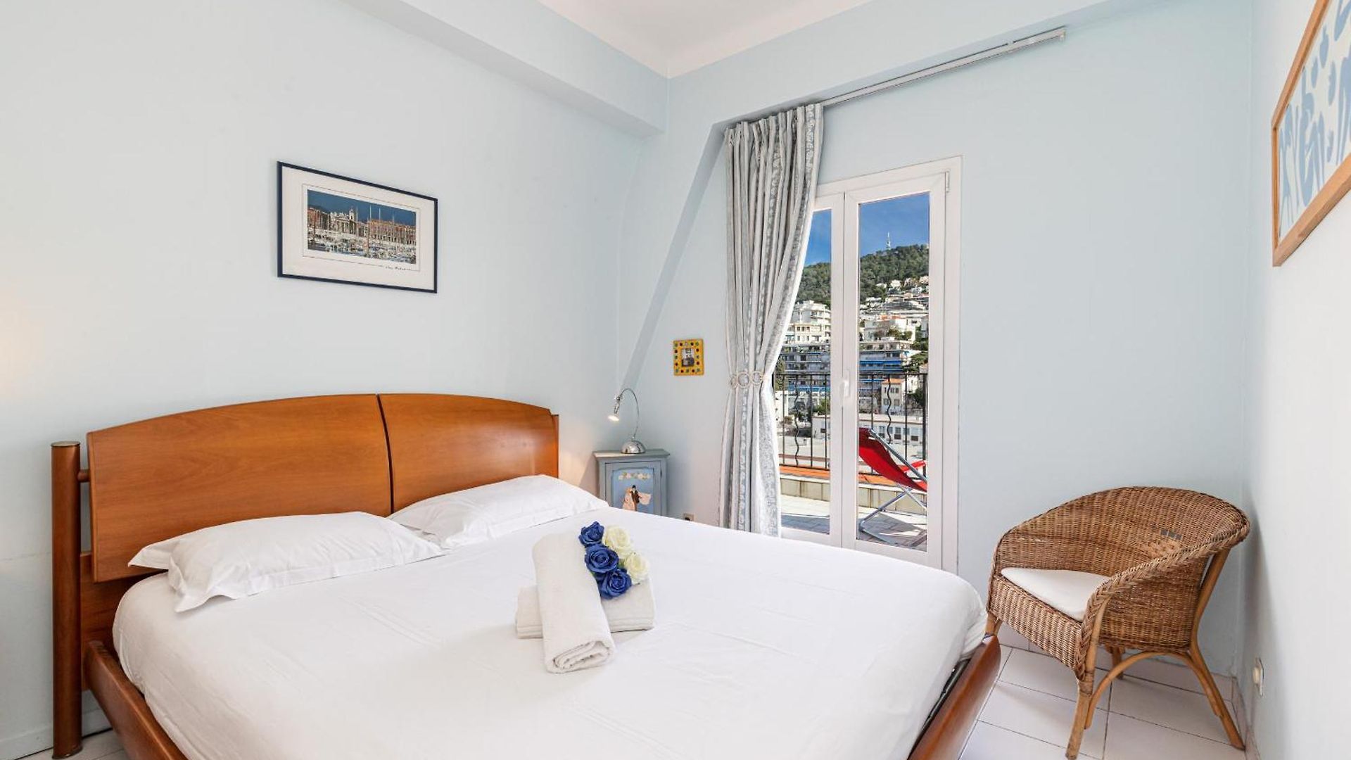 Extraordinary View On Port And Castle Hill - 1 Bdr & Parking * Nice