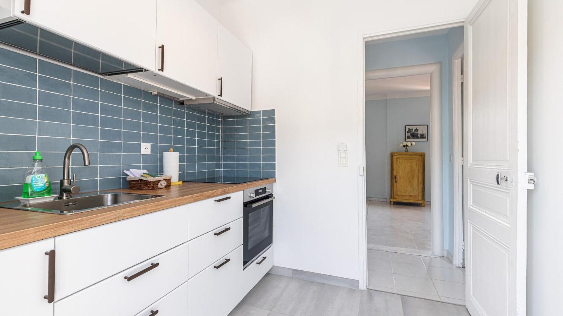 Extraordinary View On Port And Castle Hill - 1 Bdr & Parking *