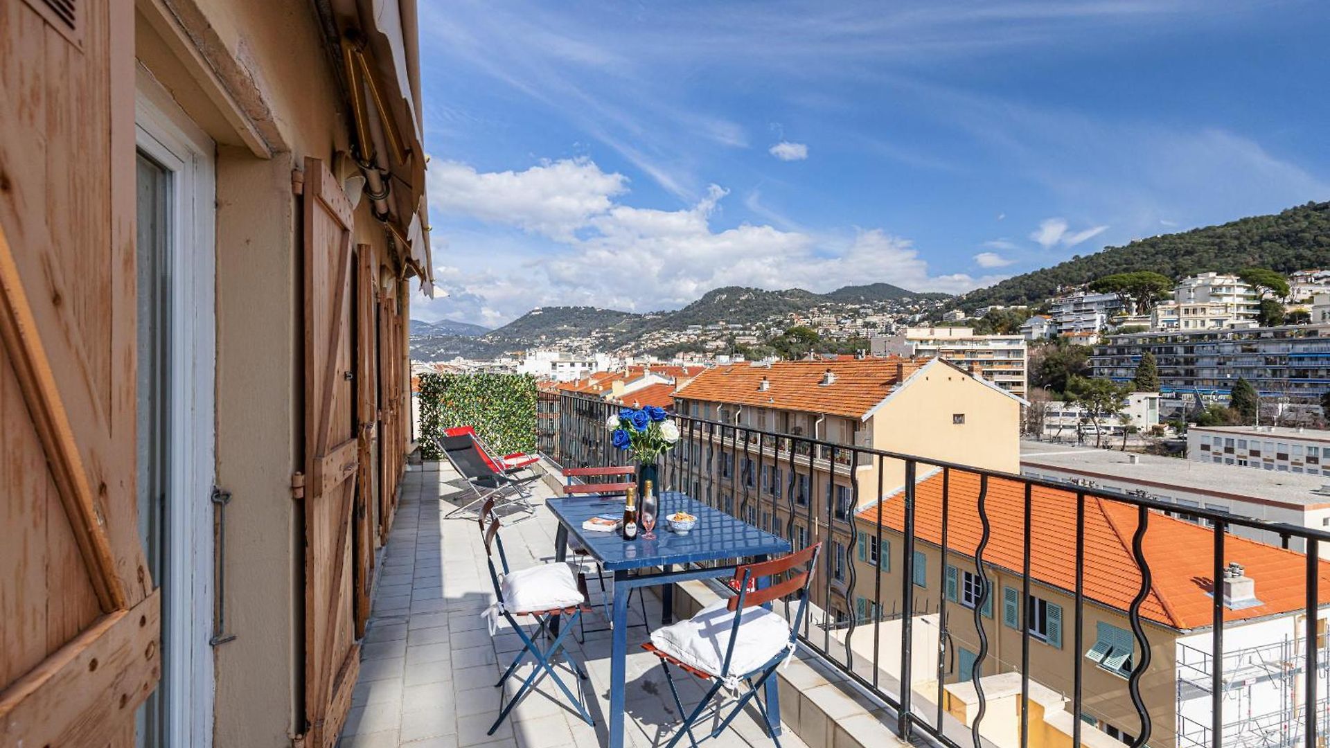 Apartment Extraordinary View On Port And Castle Hill - 1 Bdr & Parking