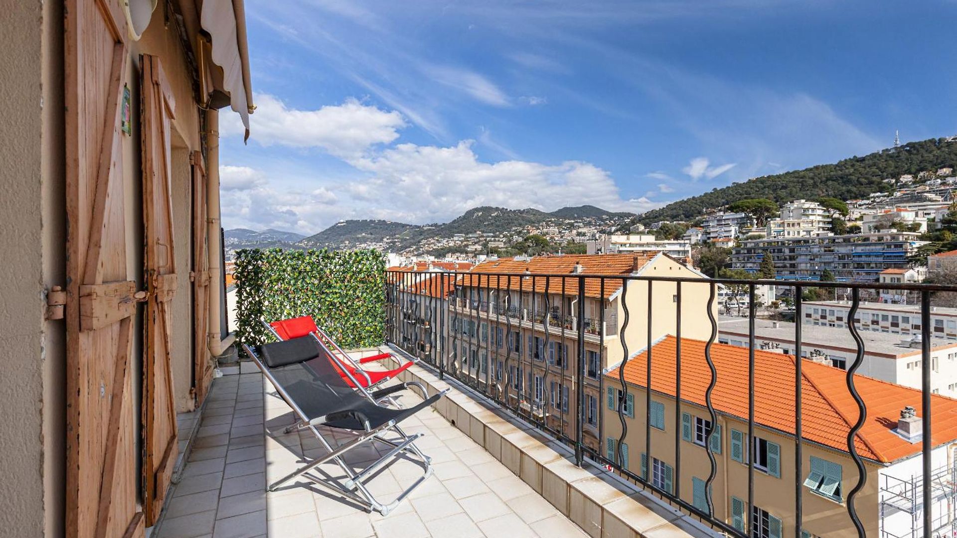 Apartment Extraordinary View On Port And Castle Hill - 1 Bdr & Parking Nice