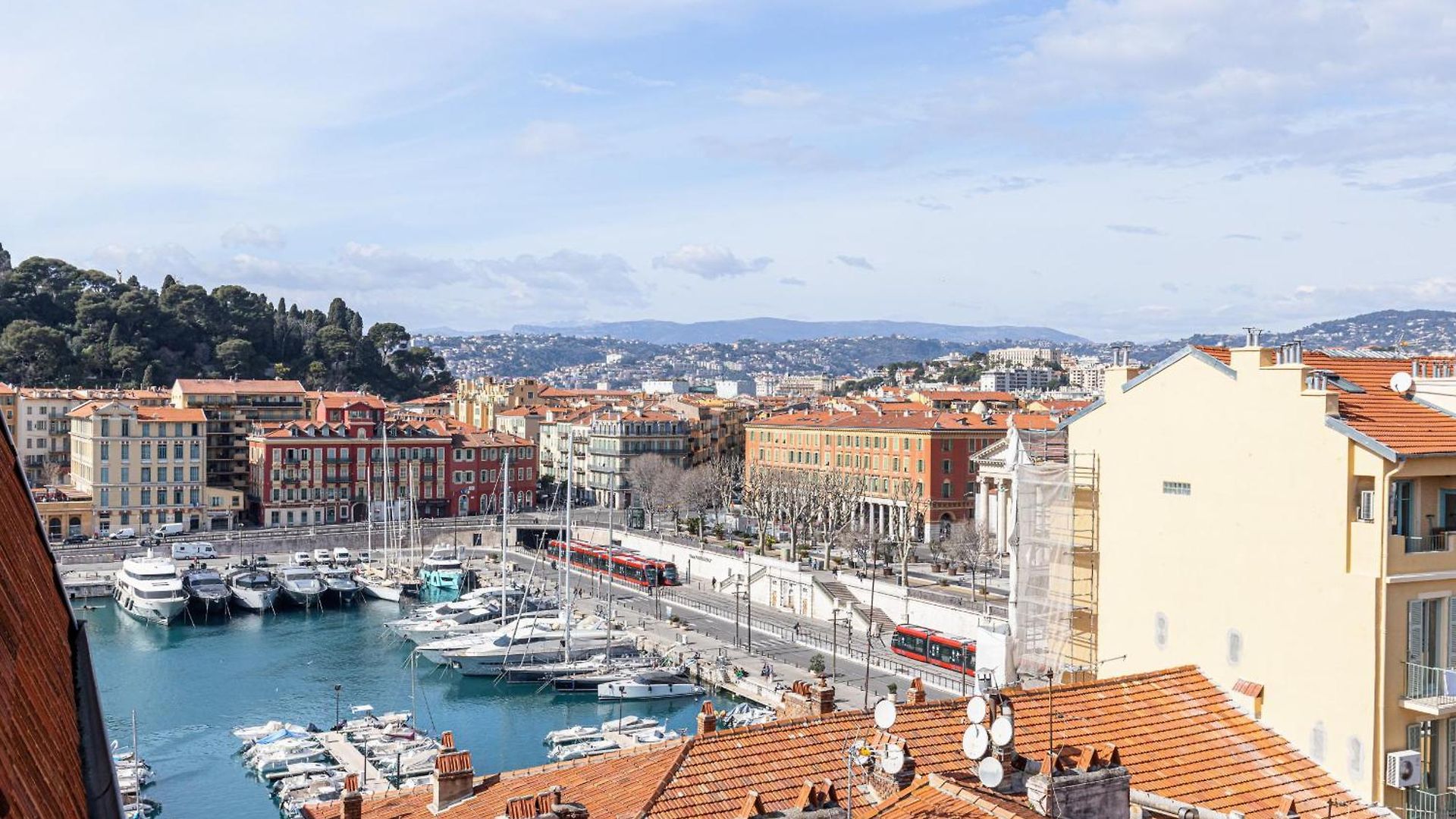 Apartment Extraordinary View On Port And Castle Hill - 1 Bdr & Parking *