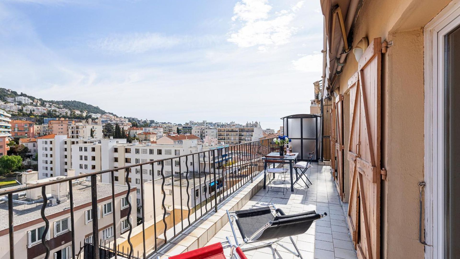 Extraordinary View On Port And Castle Hill - 1 Bdr & Parking