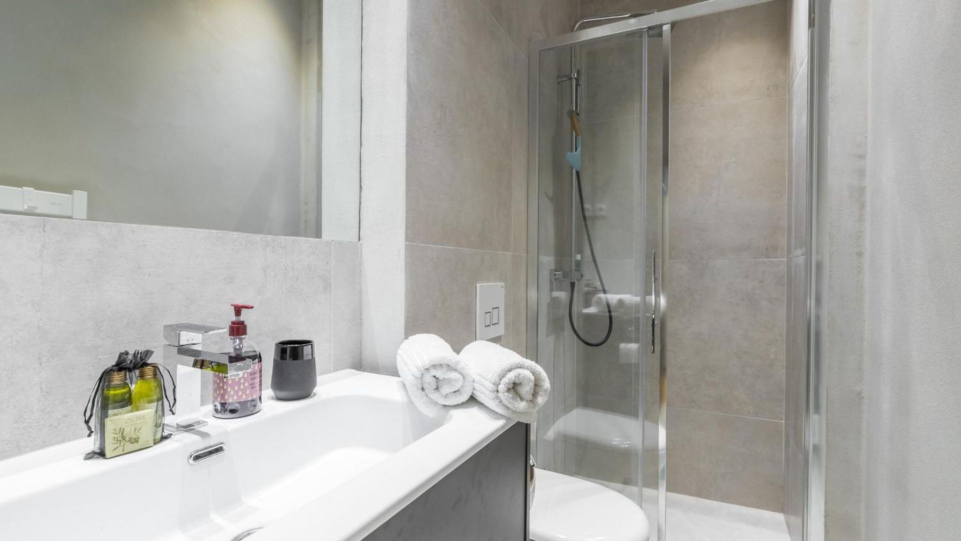 Refined & Cozy 1 Bedroom Downtown Appartement *