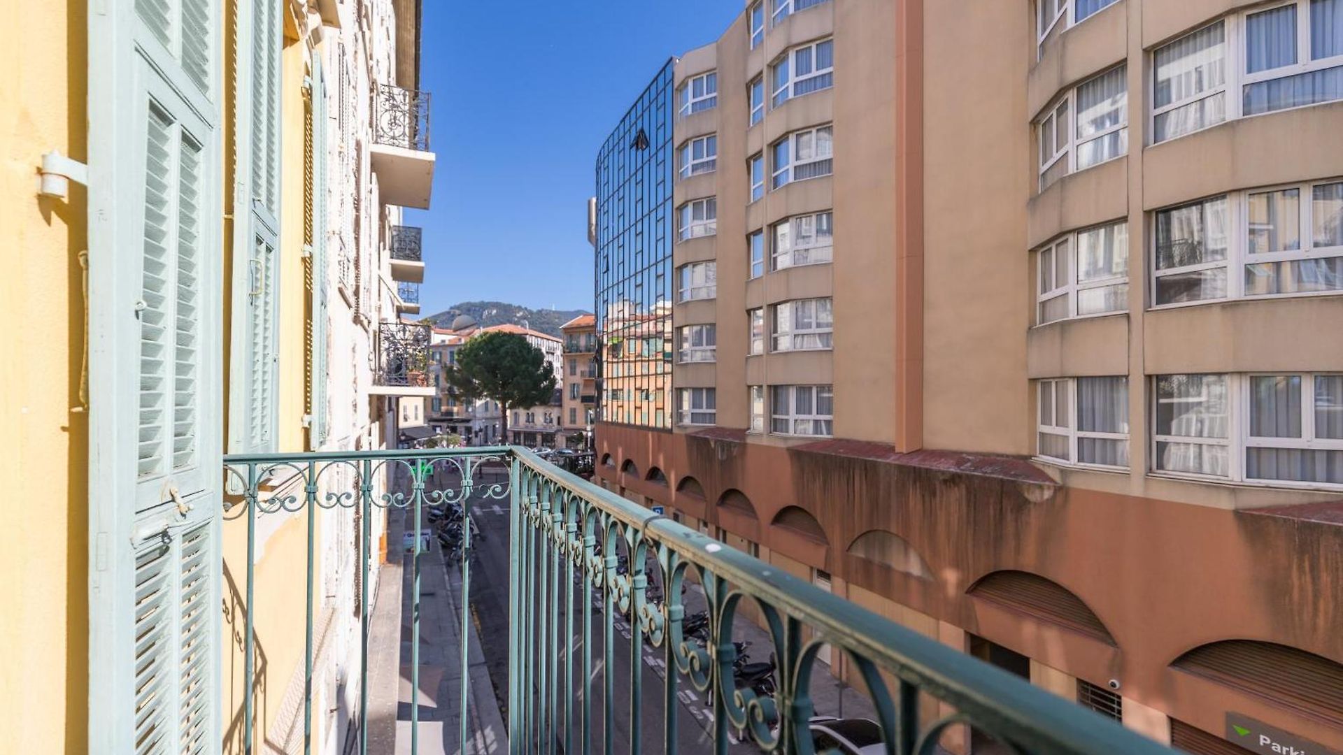 Apartment Brand New 1 Bdr Place Du Pin *
