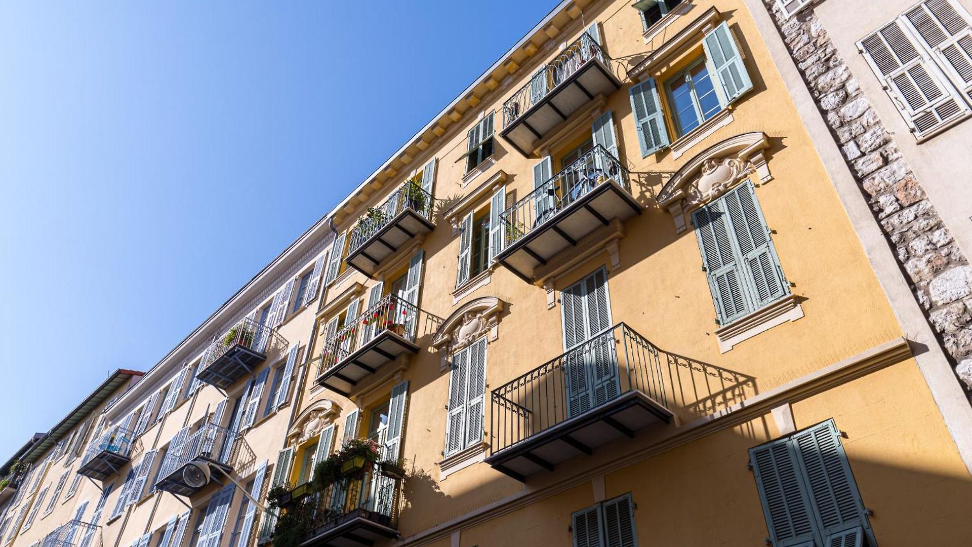 Apartment Brand New 1 Bdr Place Du Pin *