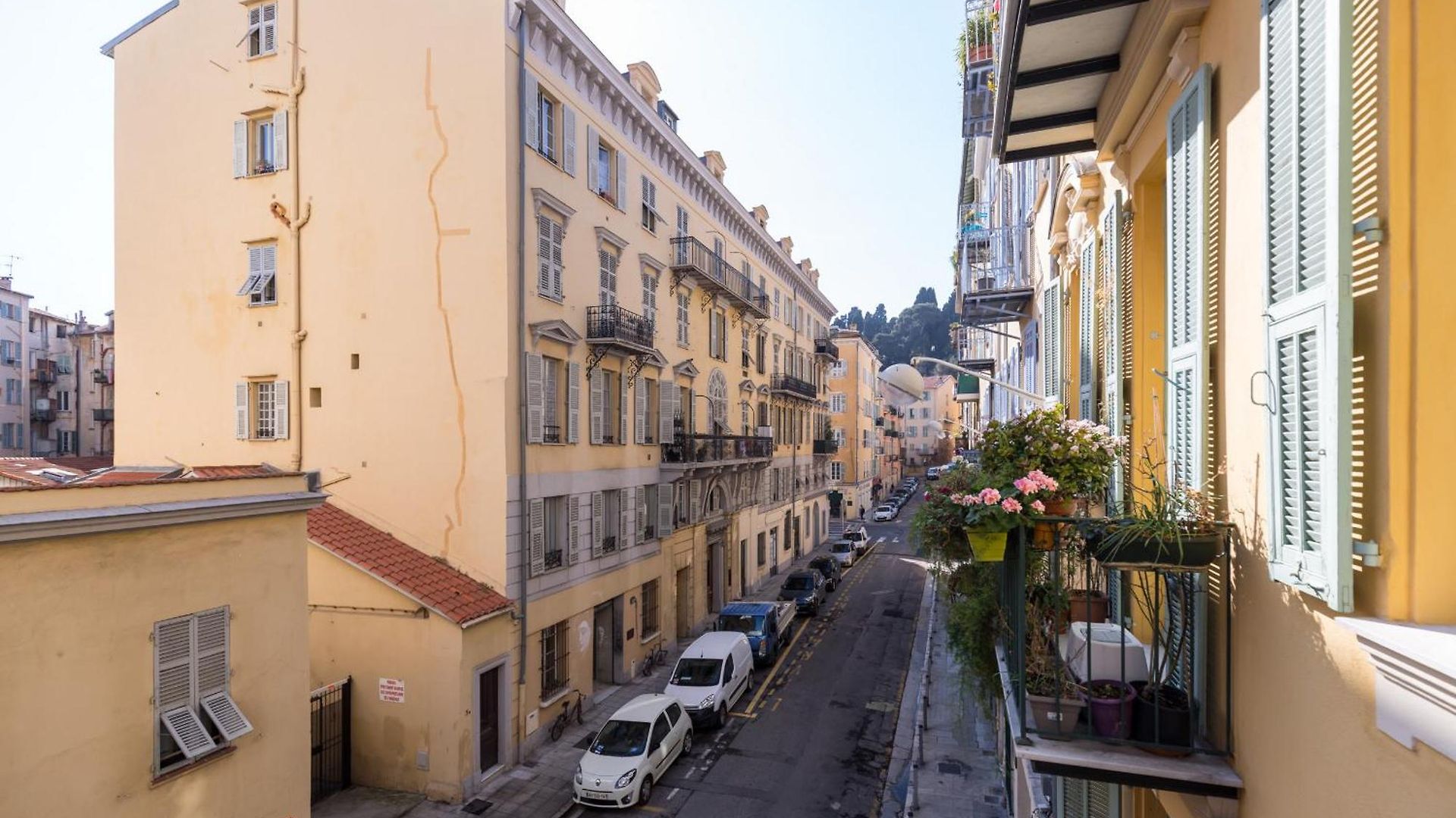 Brand New 1 Bdr Place Du Pin * Nice