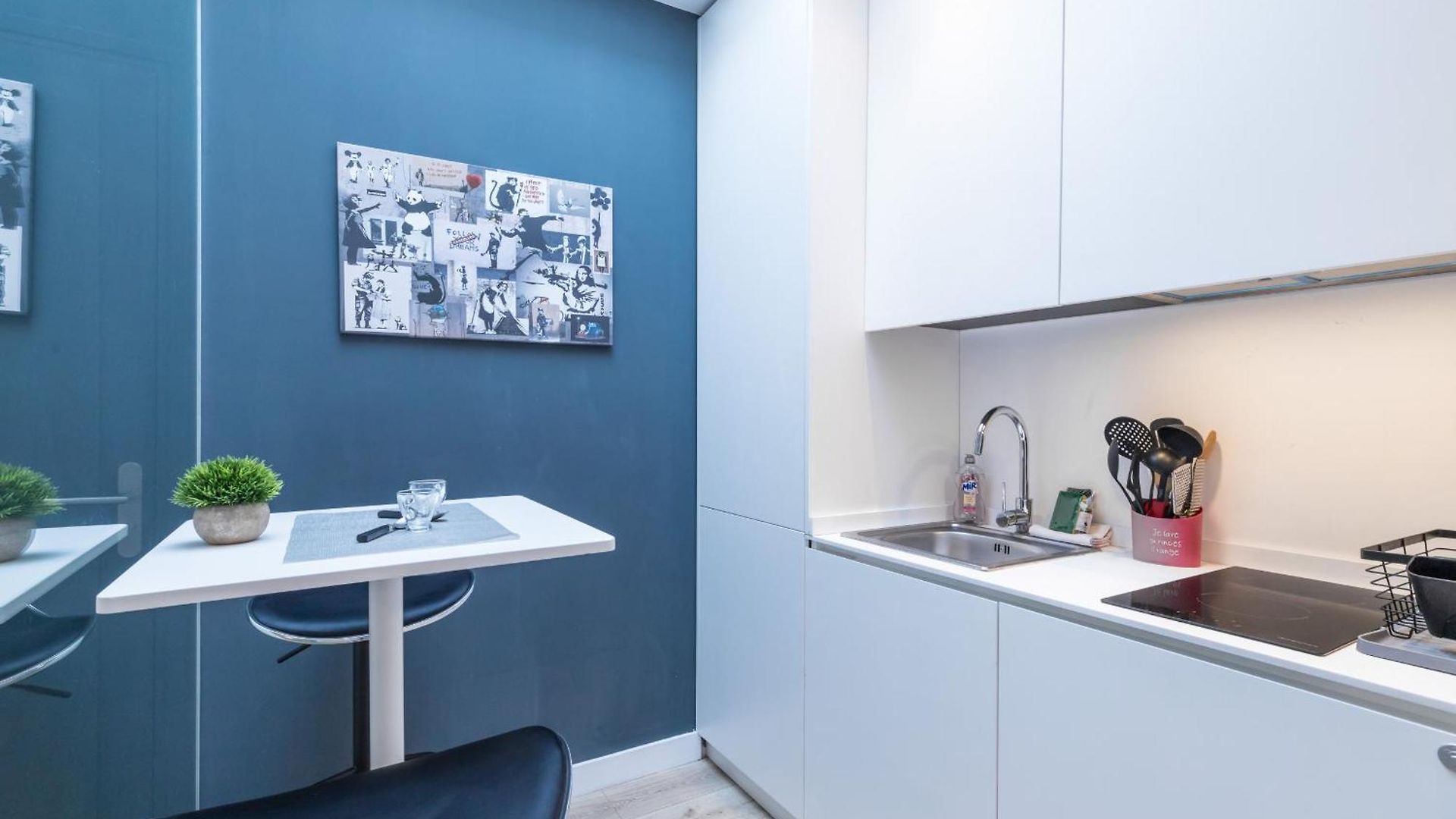 Magenta Square 1 Bdr With Ac * Nice