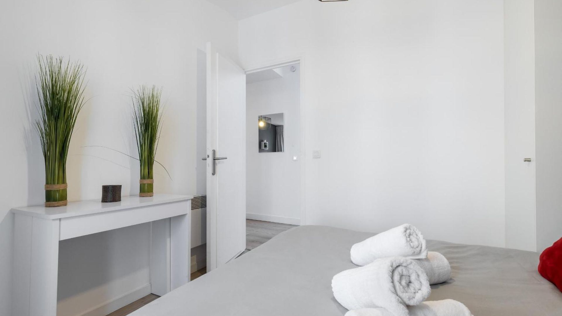 Magenta Square 1 Bdr With Ac * Nice