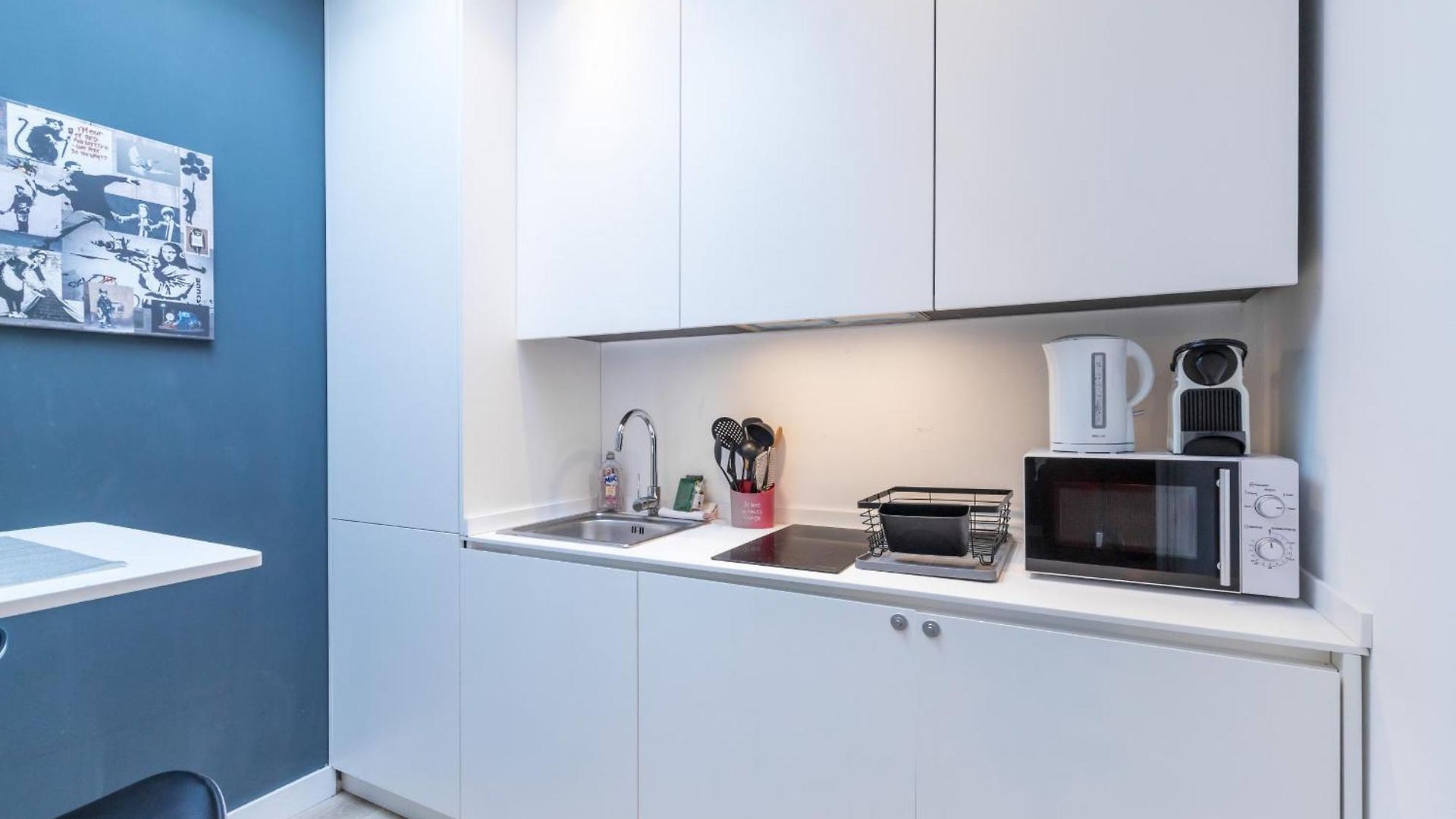 Magenta Square 1 Bdr With Ac