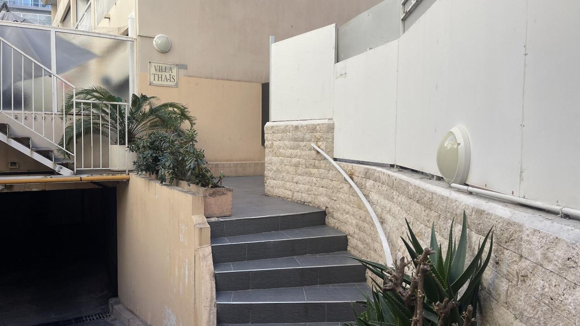 Nestor&jeeves - Palma - Proche *