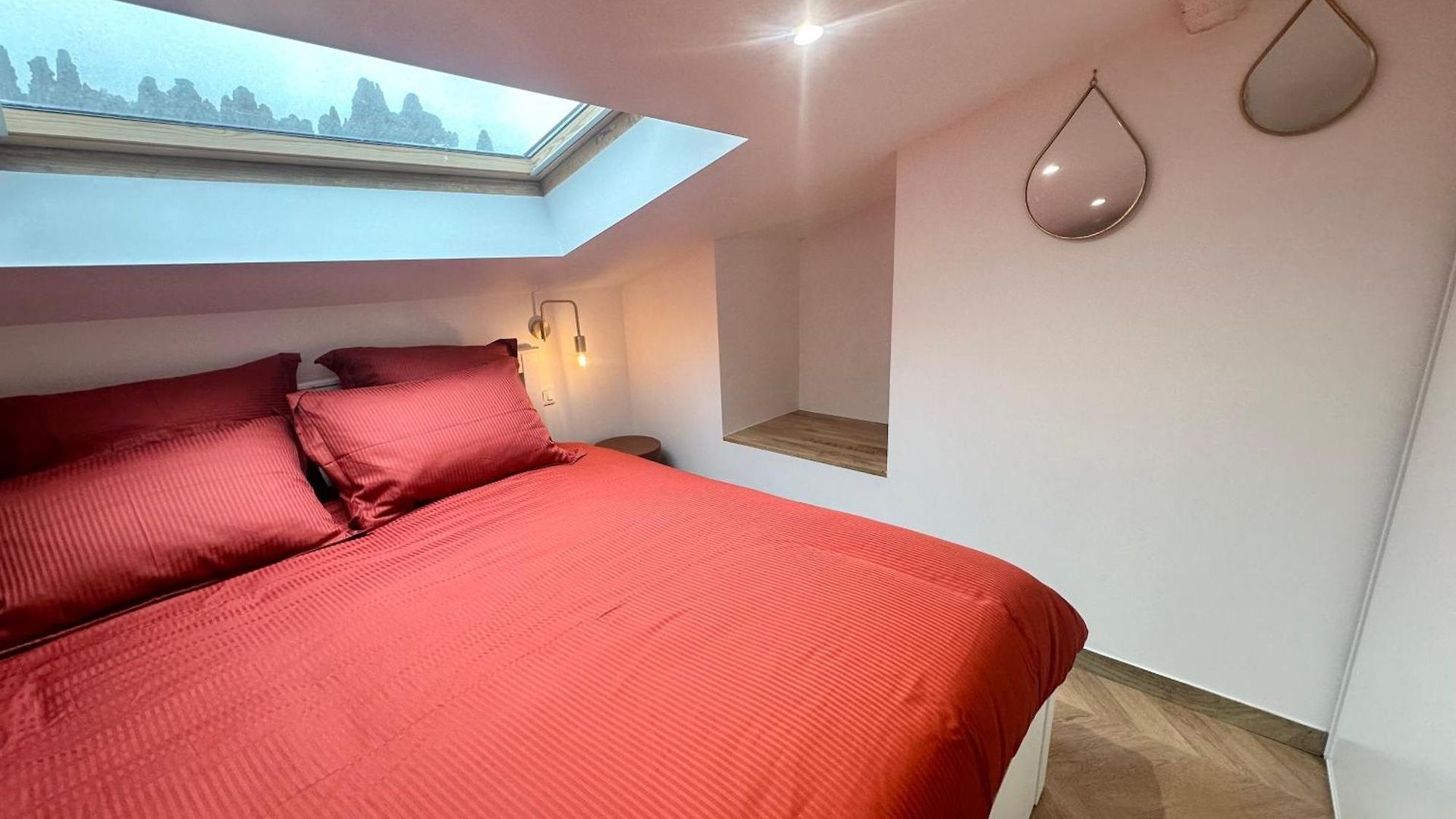 Appartement Elegant Mansardé-place Du Pin Nice