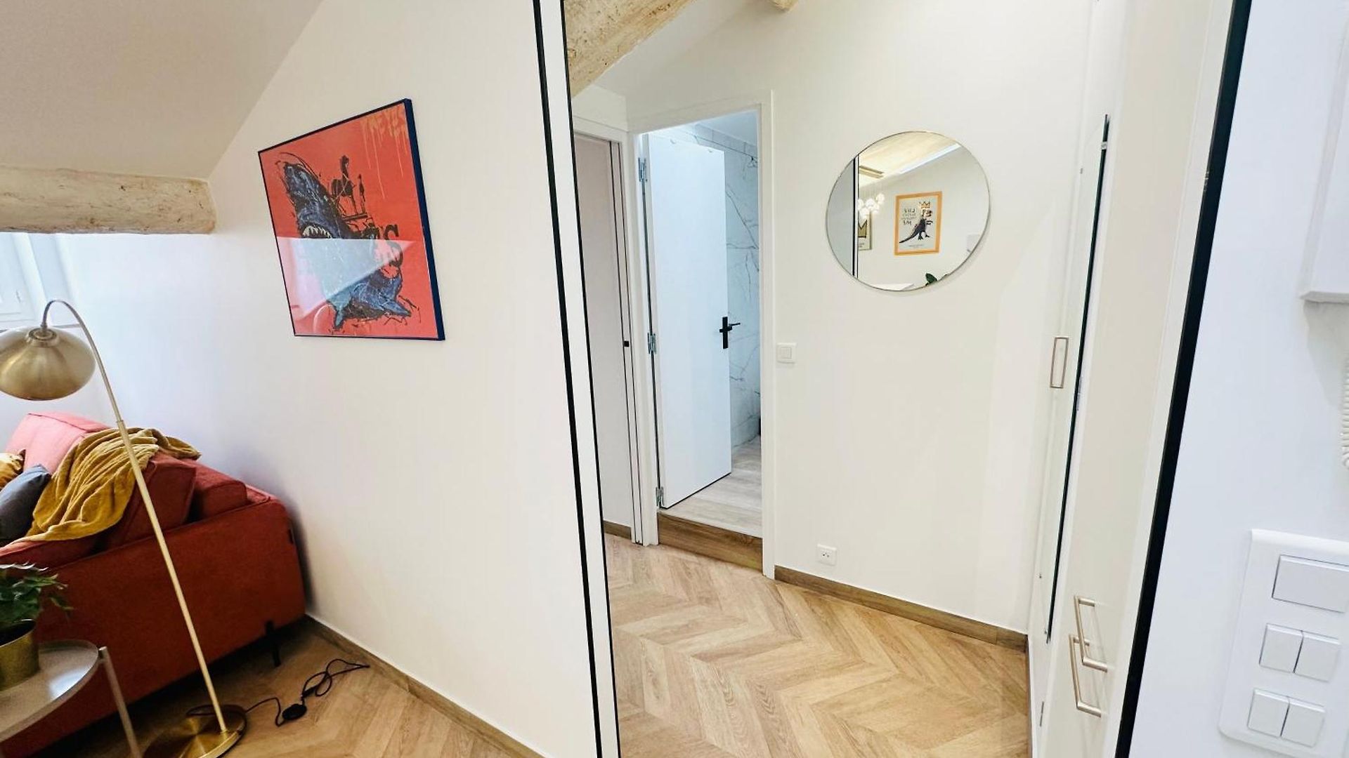 Appartement Elegant Mansardé-place Du Pin