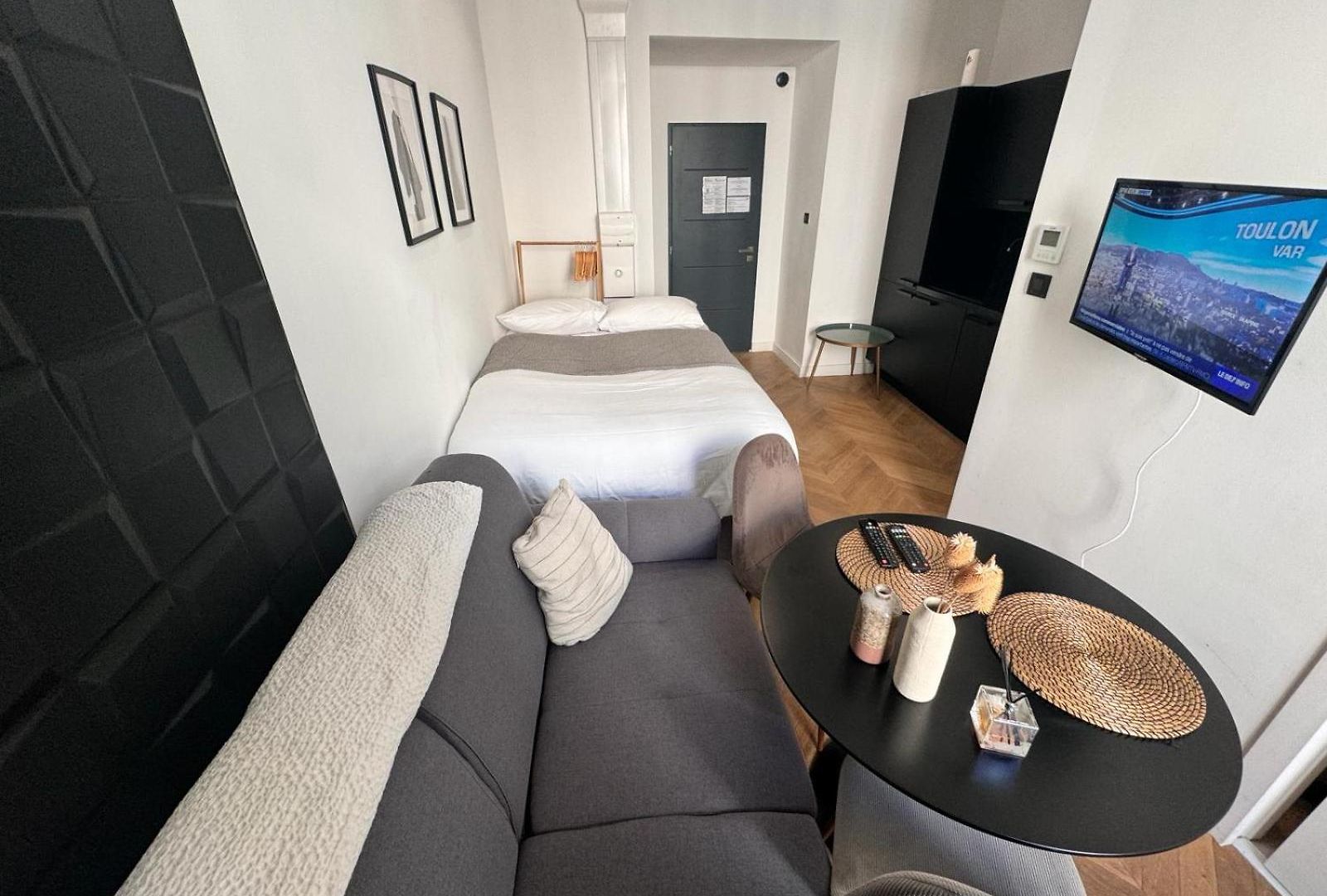 Chic Cozy In The Heart Of The Apartment *
