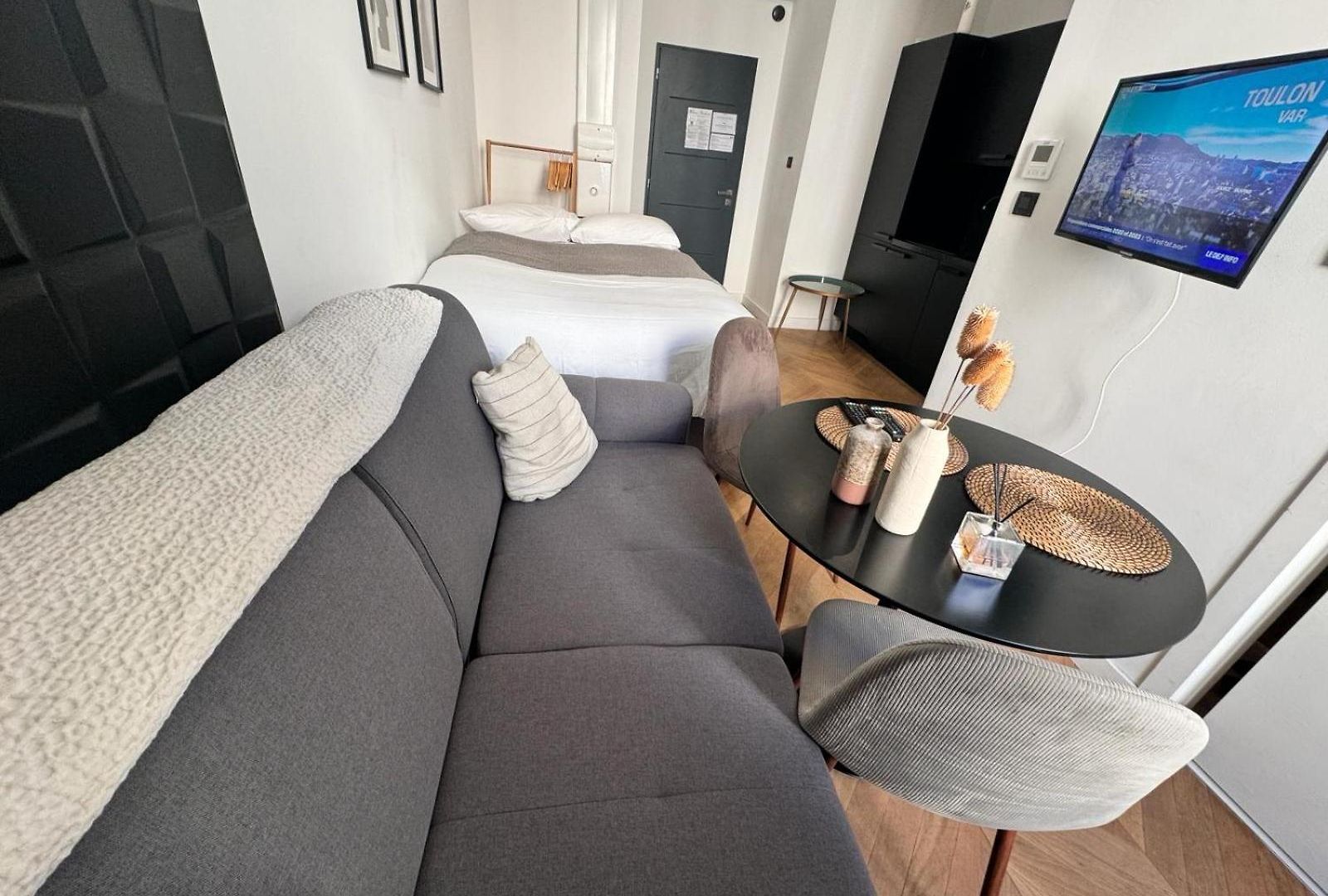 Chic Cozy In The Heart Of The Apartment