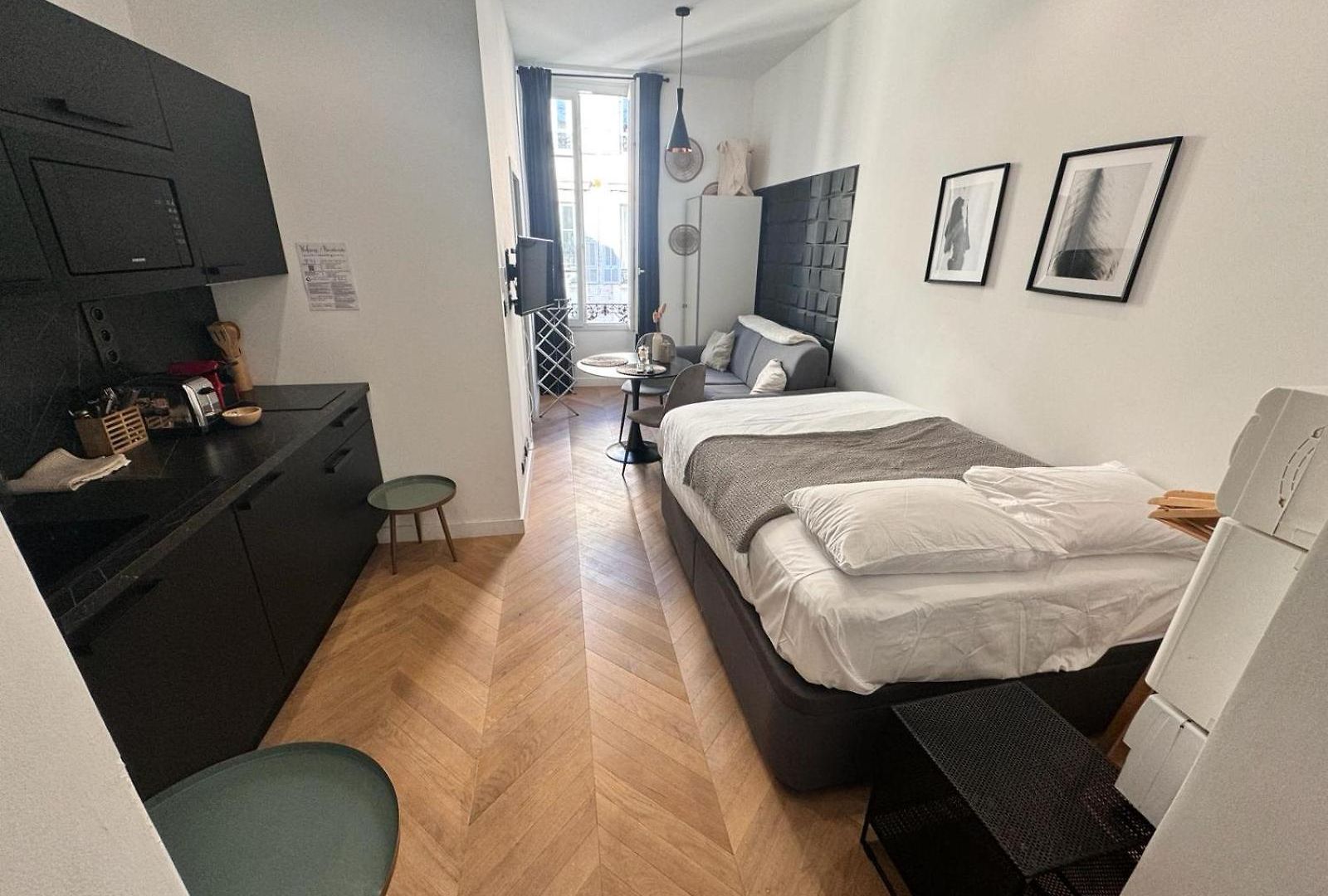 Chic Cozy In The Heart Of The