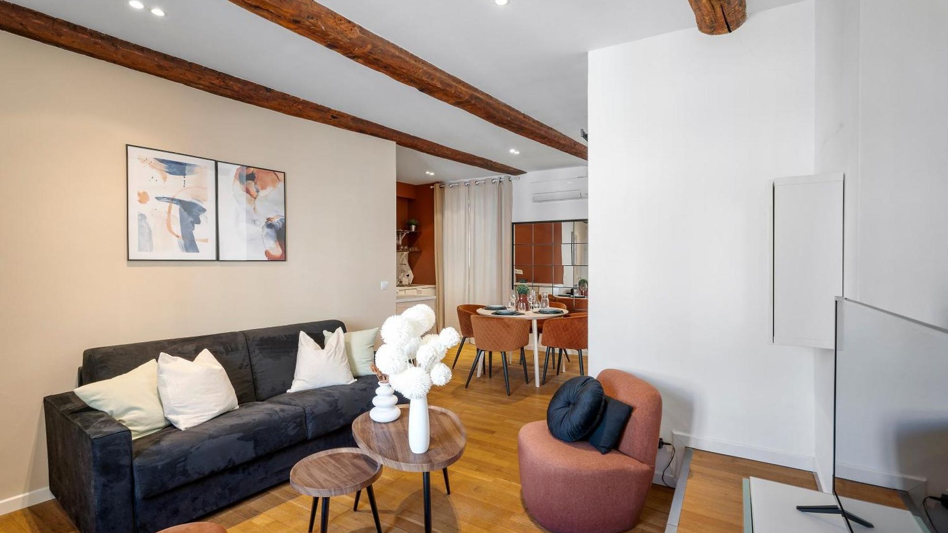 Renting - 9b Massena - Chic Escape In The Heart Of Comfort & Charm ! Apartment *