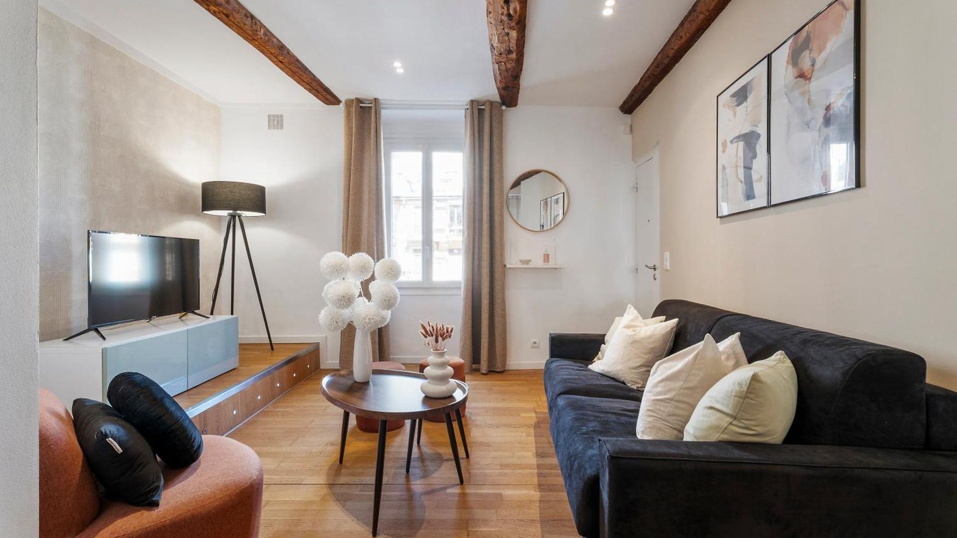 Renting - 9b Massena - Chic Escape In The Heart Of Comfort & Charm ! Apartment Nice