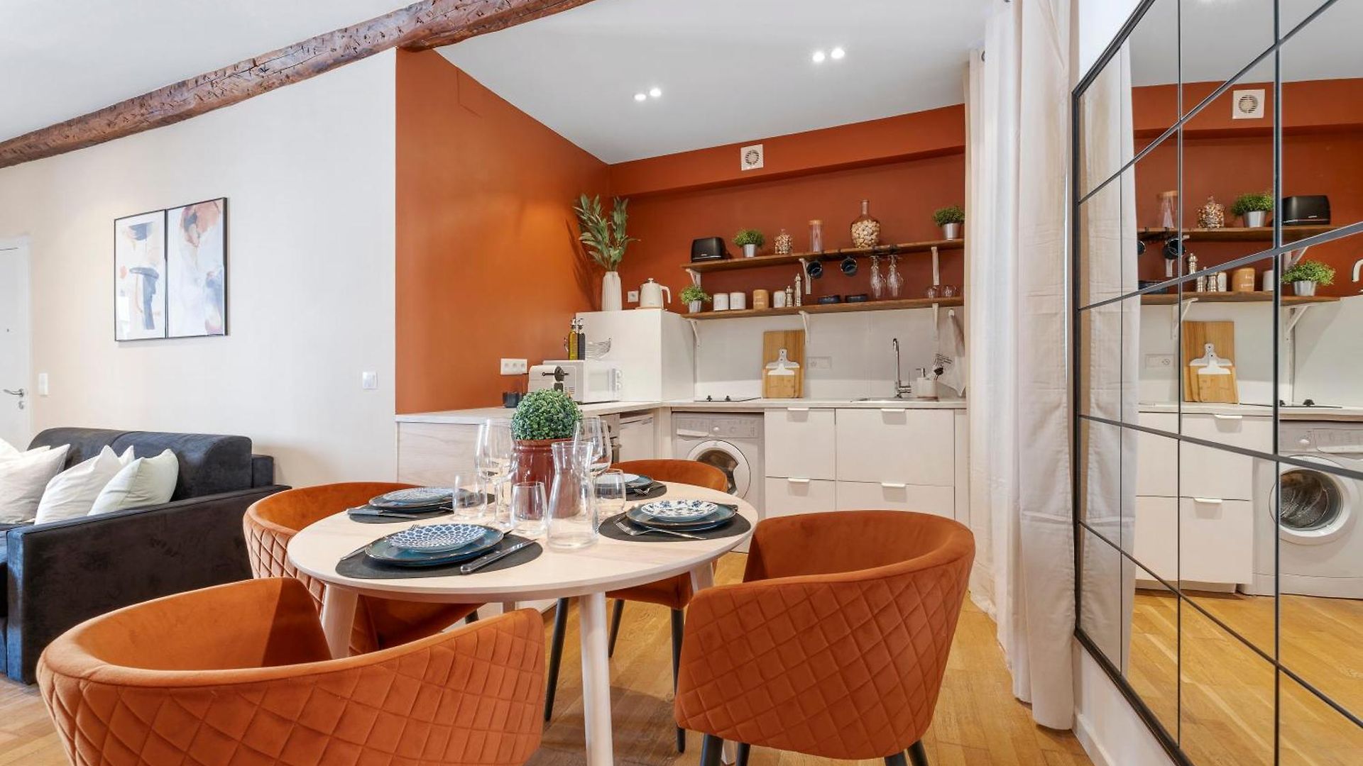 Apartment Renting - 9b Massena - Chic Escape In The Heart Of Comfort & Charm ! Nice