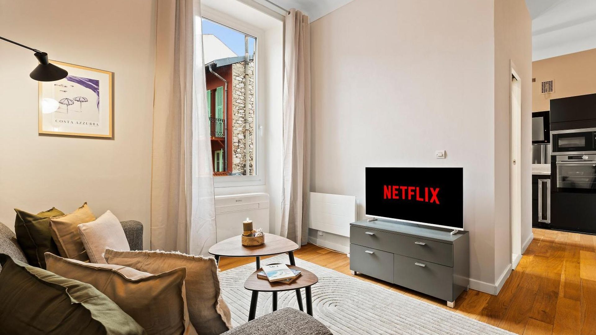 Renting - Dabray - Chic & Spacious In The Heart Of - Prime Location Near Attractions Nice