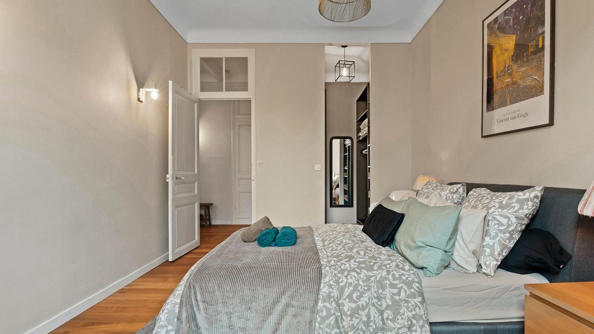 Renting - Dabray - Chic & Spacious In The Heart Of - Prime Location Near Attractions Appartement Nice