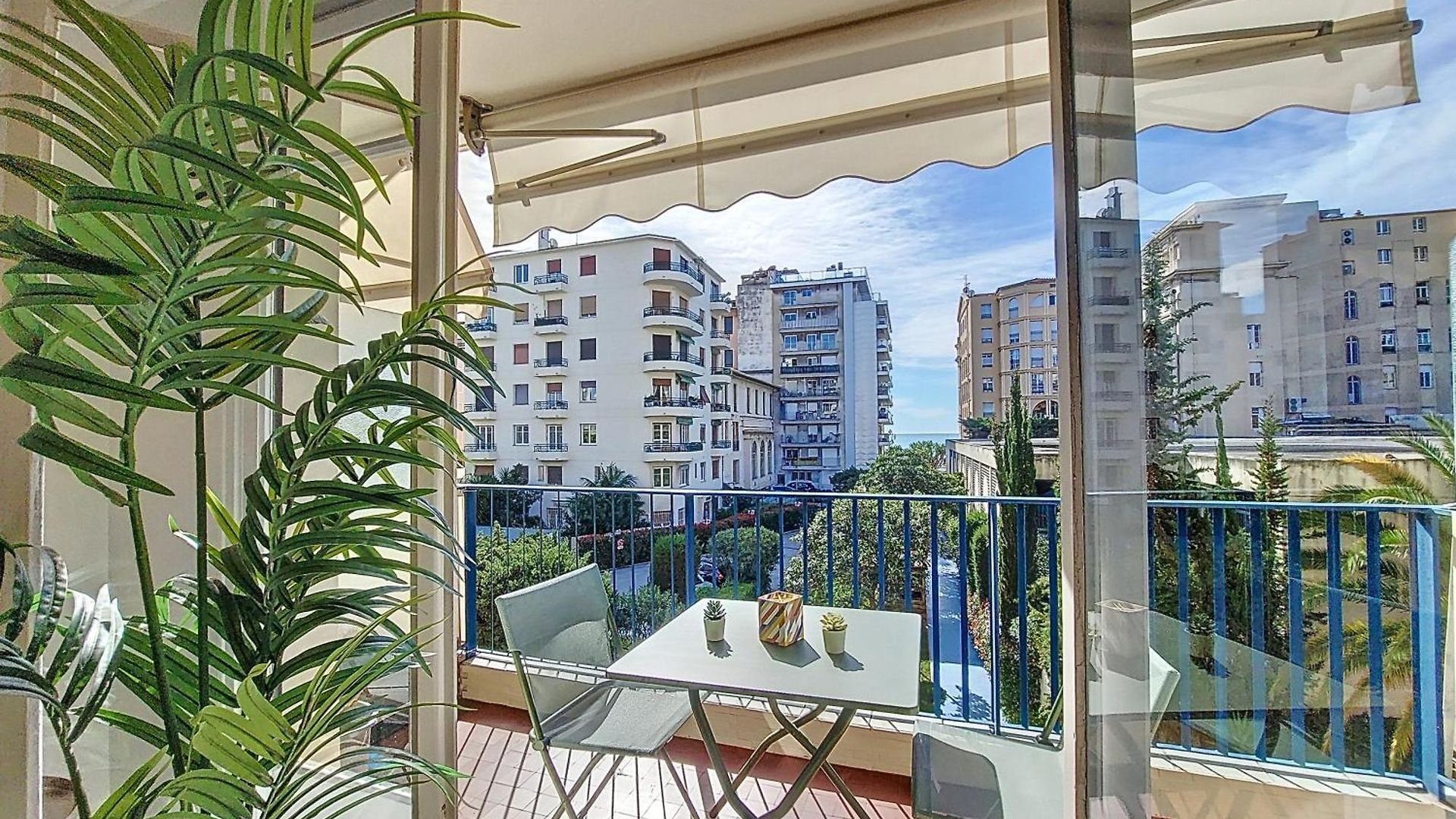 Nestor&jeeves - Riviera - - Very Close Sea