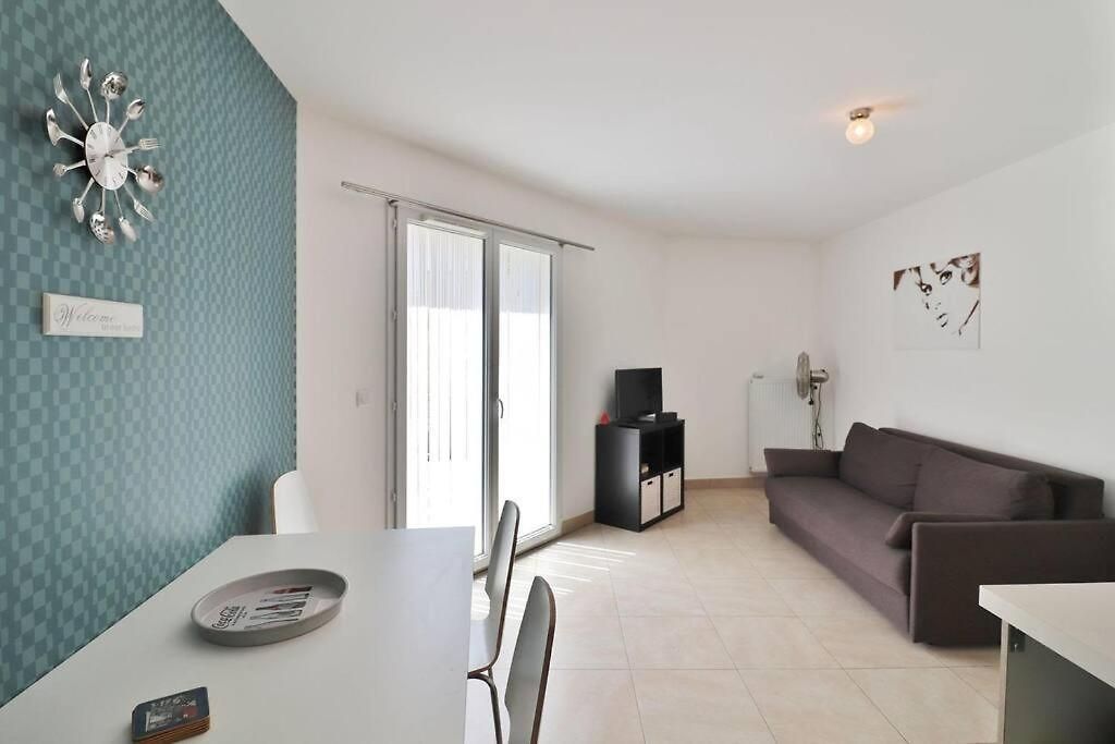 Appartement Beautiful Flat With Sunny Garden In Heart Of Le Port Nice