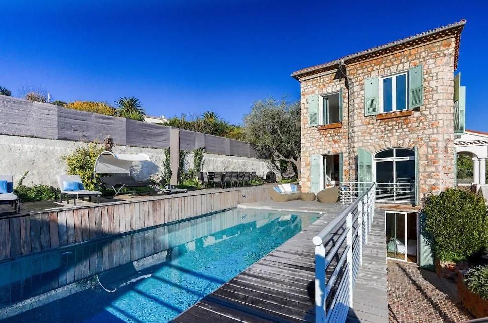 Maison d'hôtes De Charme Moderne Avec Piscine Et Vue 3*