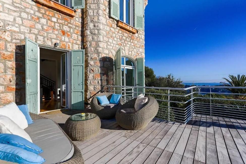 Maison d'hôtes De Charme Moderne Avec Piscine Et Vue 3*
