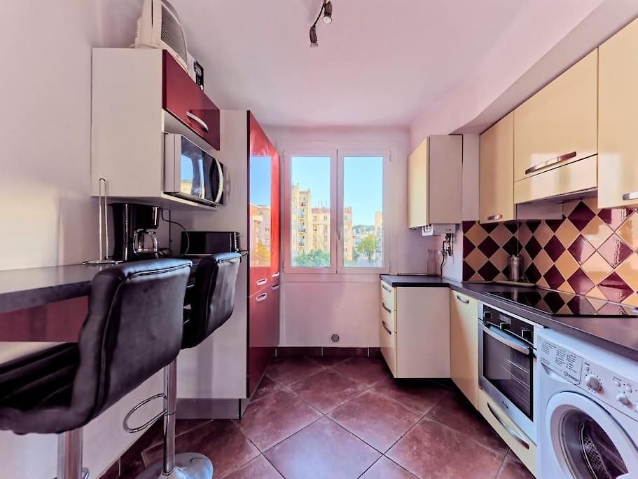 Superbe Grand 3 Pieces De 65 M2 -cosy -3 Mn Gare Riquier Appartement Nice