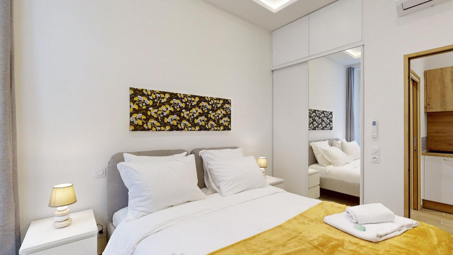 Apartment Gold Fshh