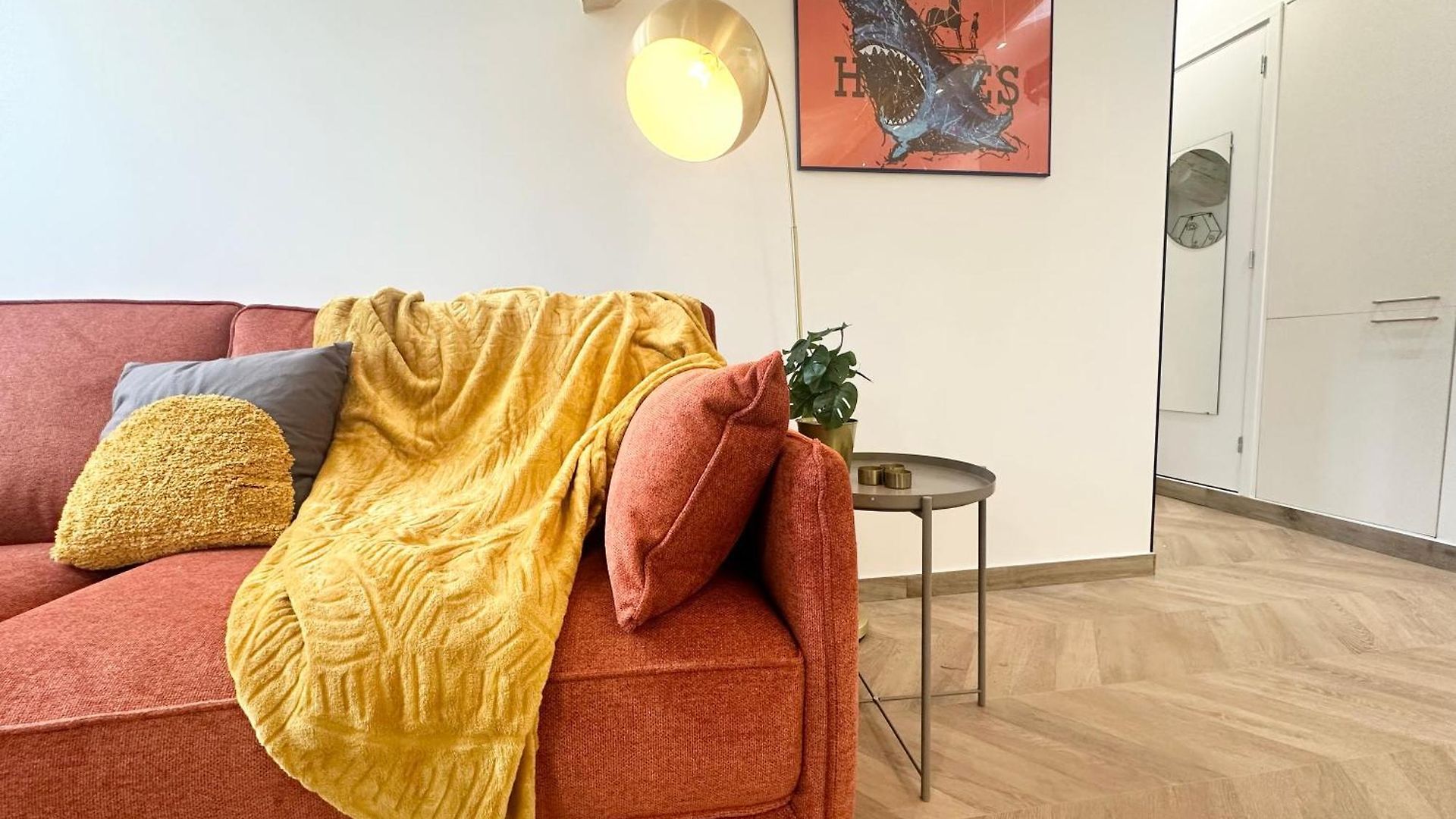 Appartement Elegant Mansardé-place Du Pin *