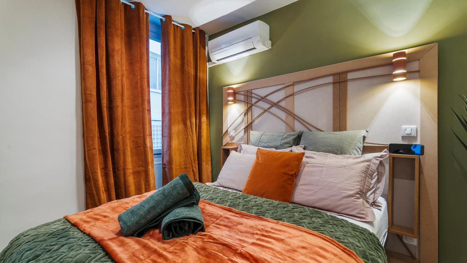 Renting - 9b Massena - Chic Escape In The Heart Of Comfort & Charm ! Apartment