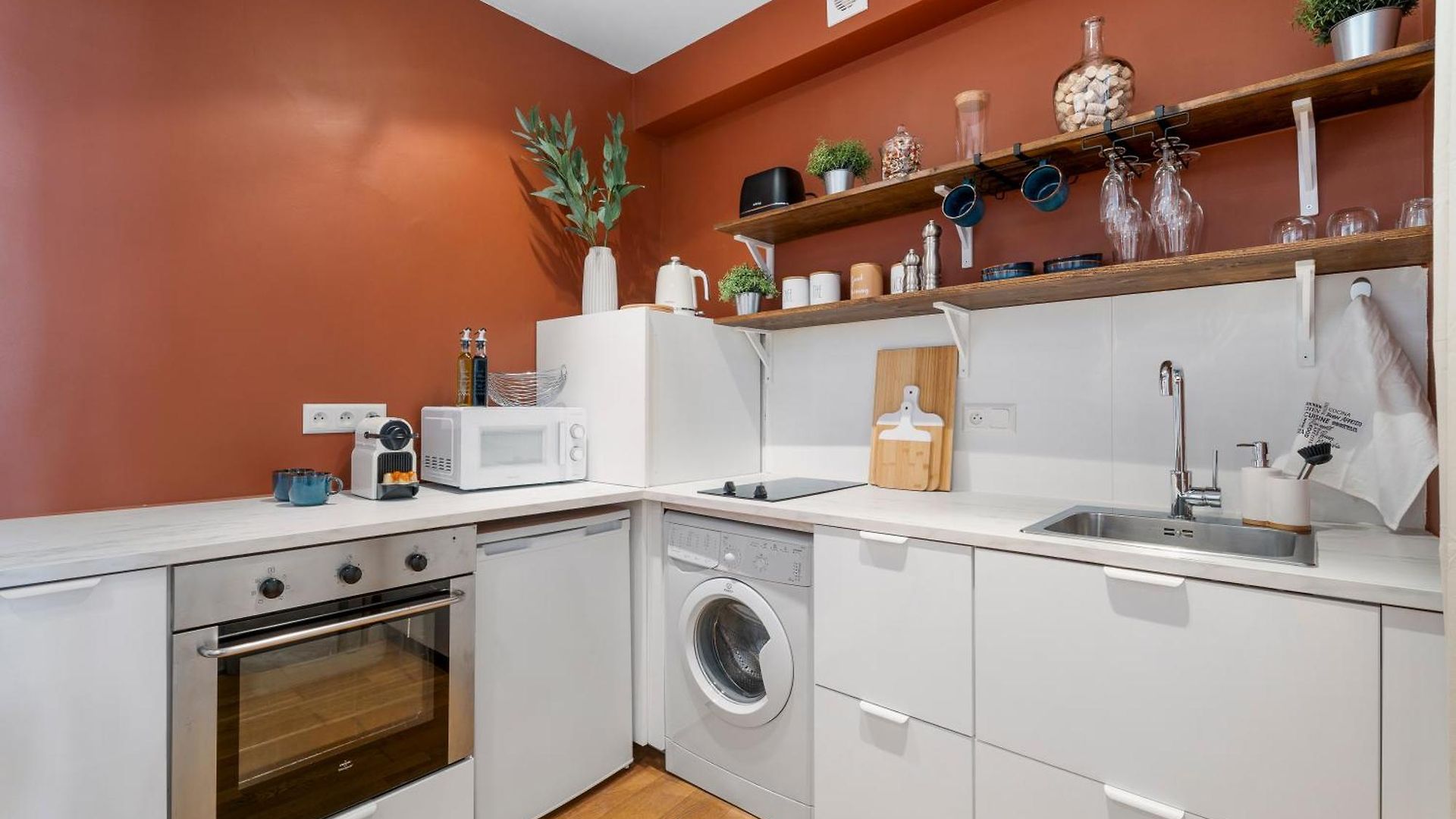 Apartment Renting - 9b Massena - Chic Escape In The Heart Of Comfort & Charm ! Nice