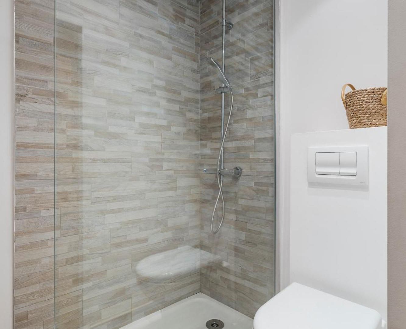 Renting - 9b Massena - Chic Escape In The Heart Of Comfort & Charm ! Apartment Nice