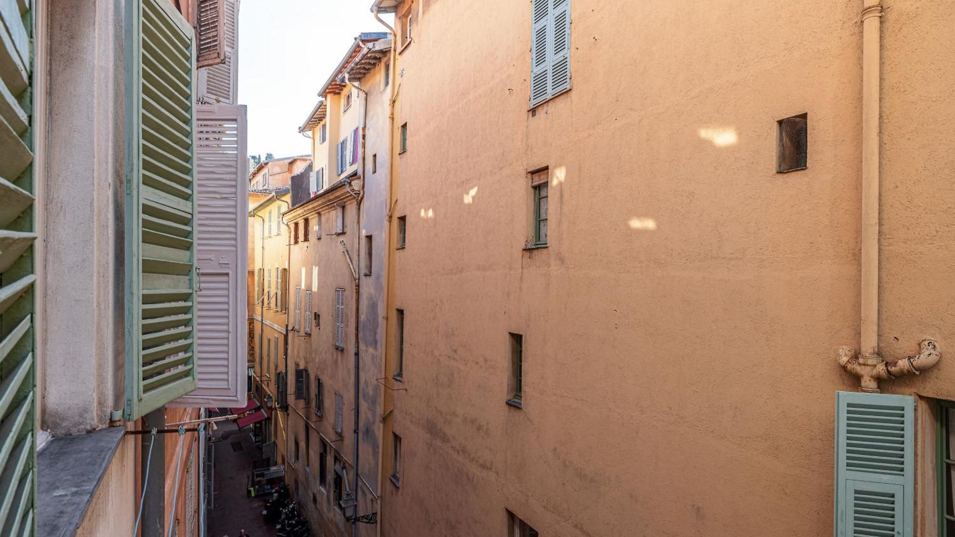 Large 100m From The Appartement *
