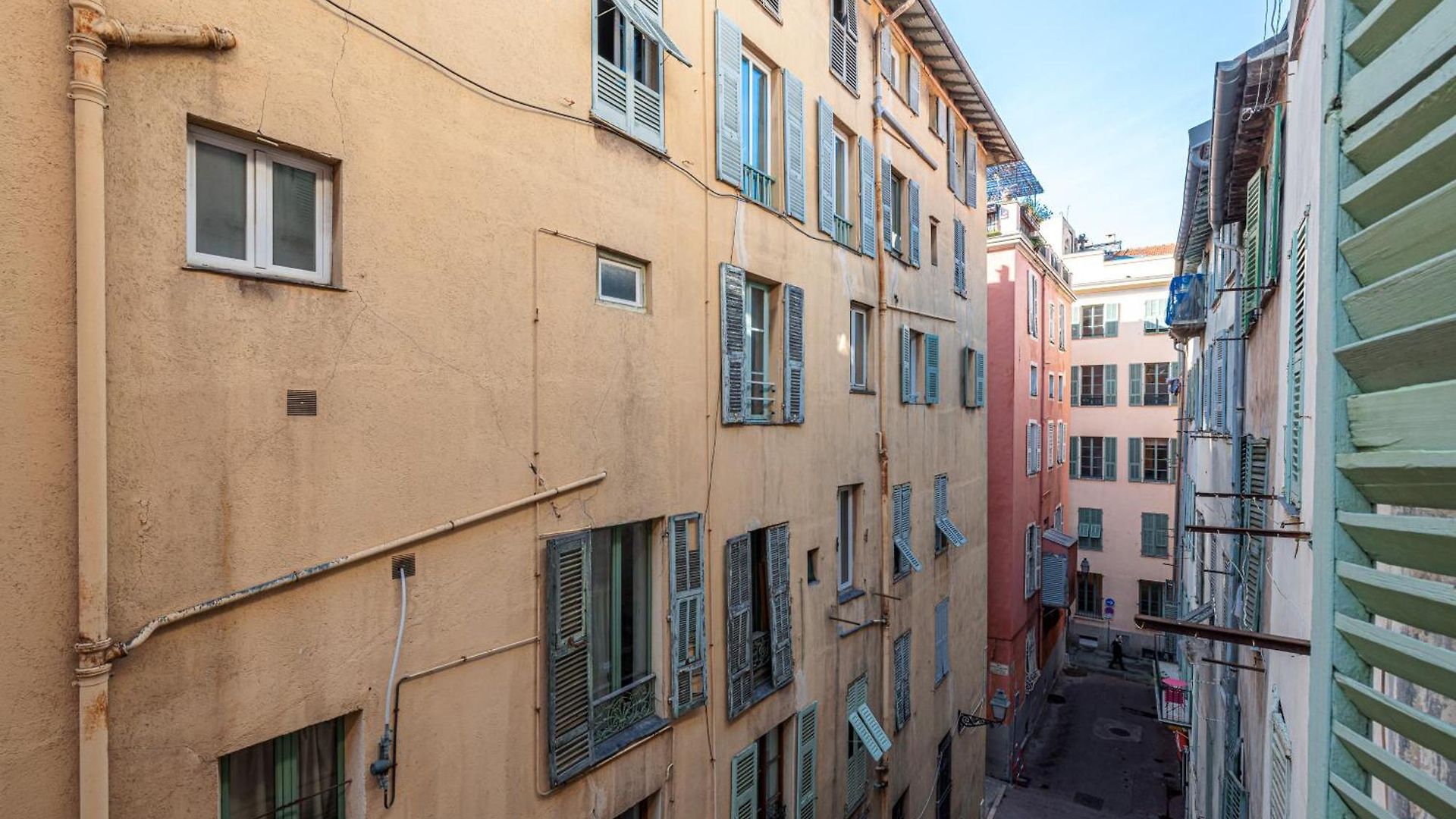 Large 100m From The * Nice