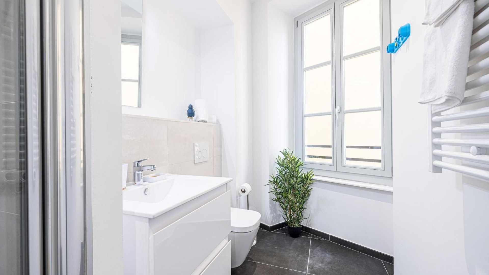 Charming Center 302 Apartment *