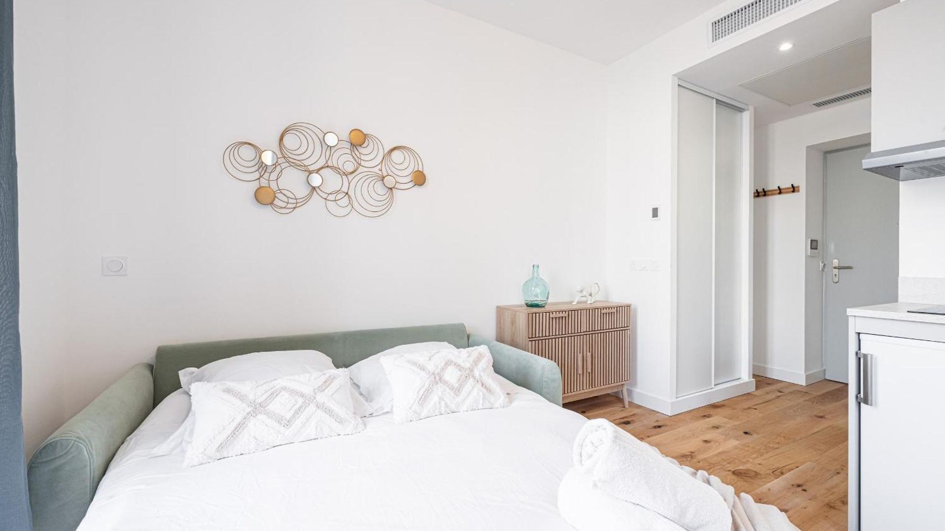 Charming Center 302 Apartment