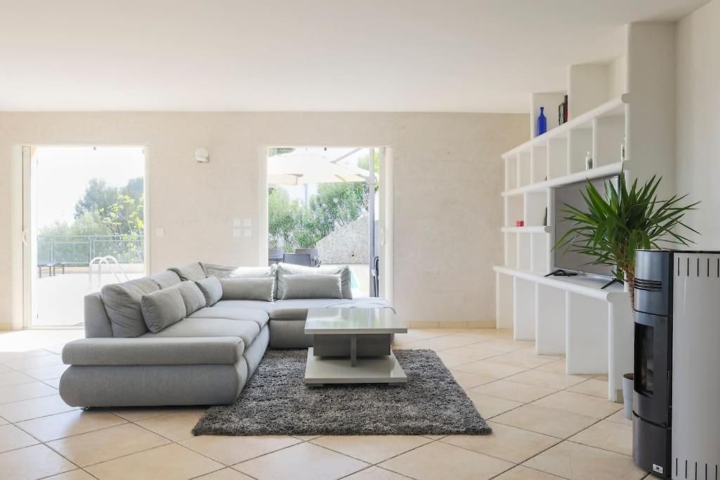 Villa Spacieuse Niçoise Au Calme Avec Piscine