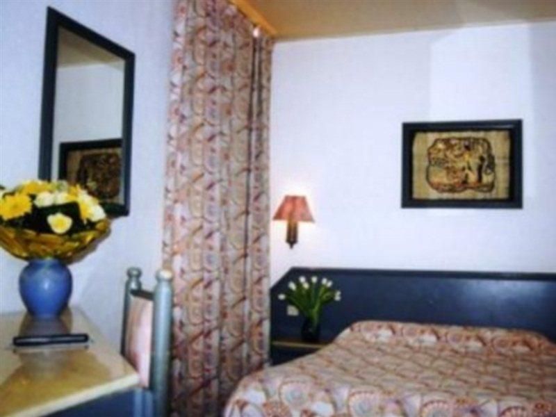 Plaisance Hotel 2*
