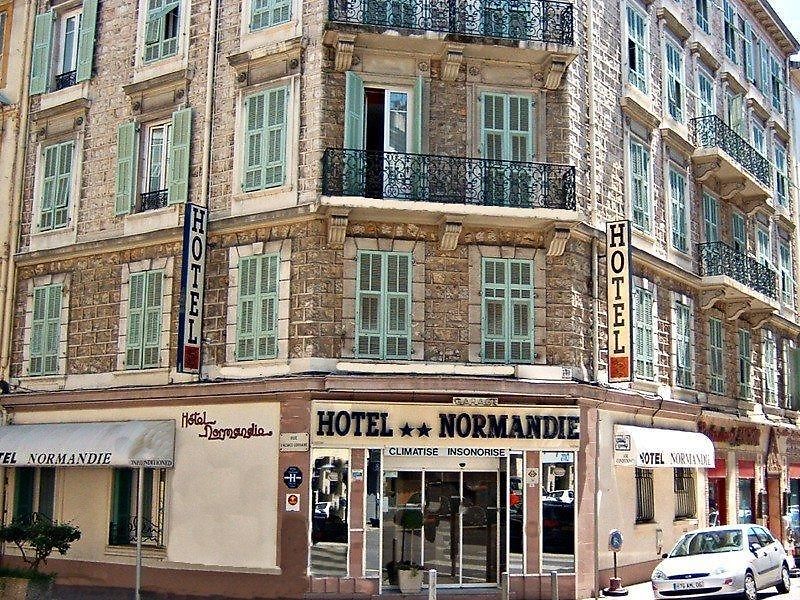 Ozz Auberge de jeunesse *