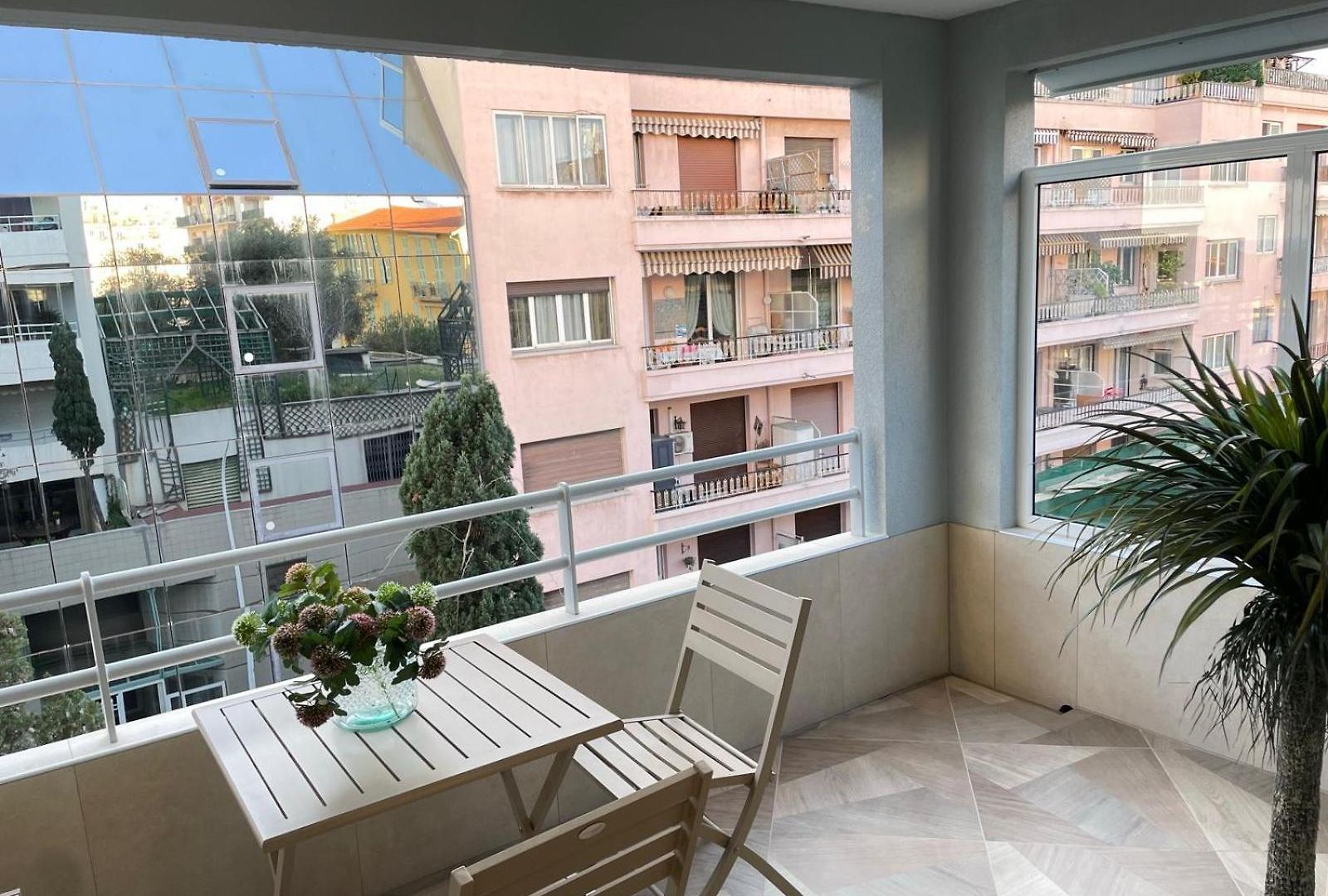 Apartment Sur La Promenade Des Avec Vue Originale A 40 M De La Nice
