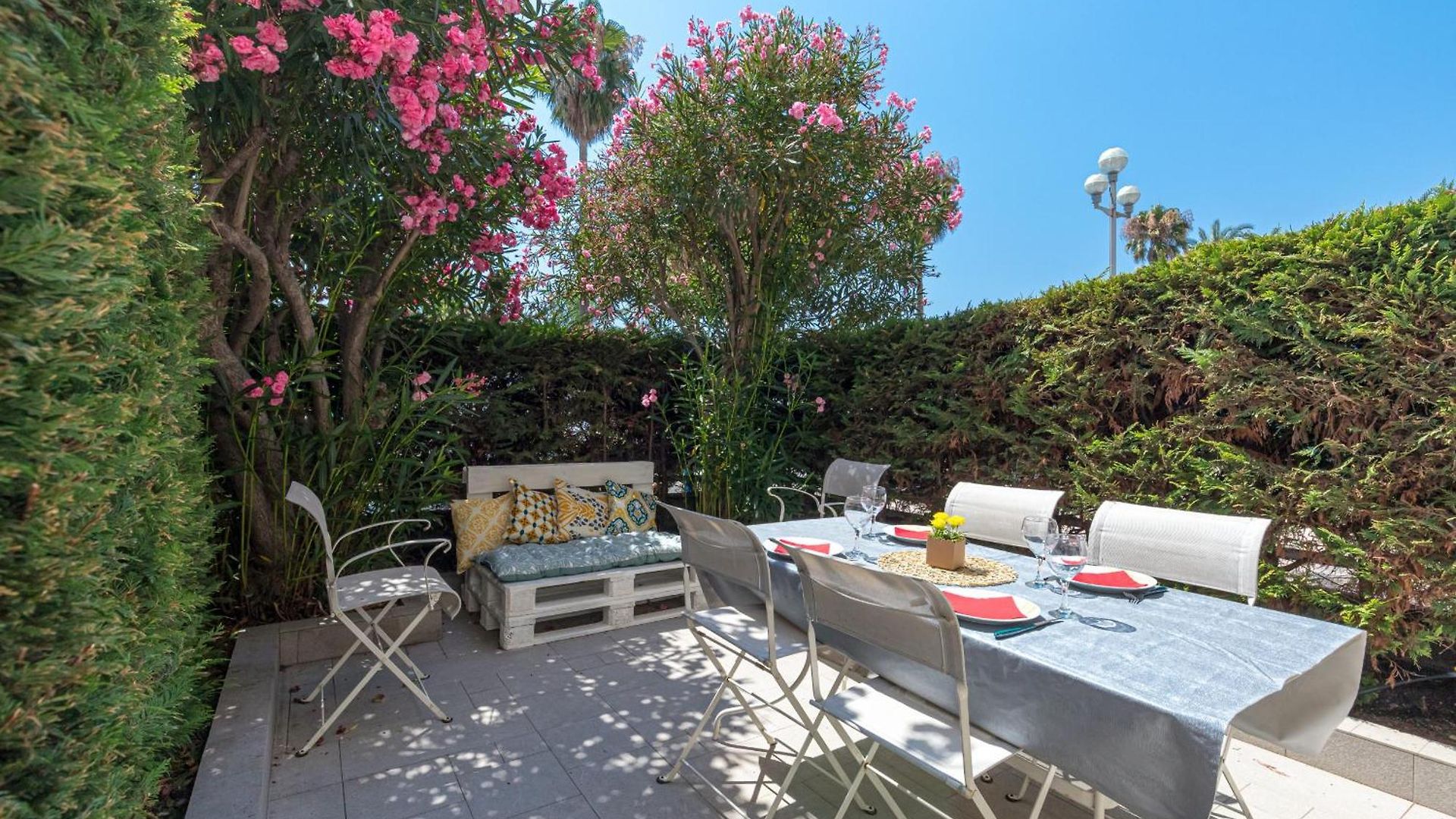 Promenade Des 2 Bdr Large Terrace