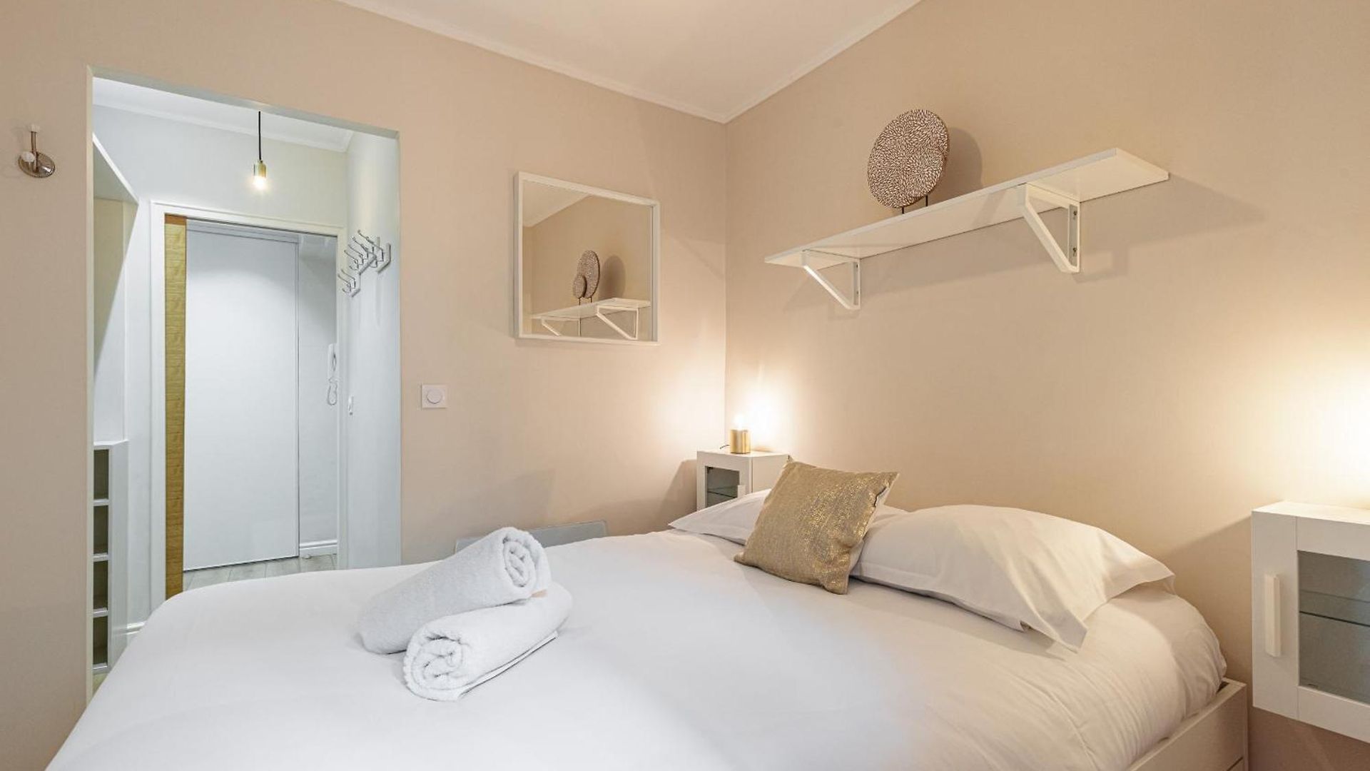 Lovely 1 Bdr Port Area Nice
