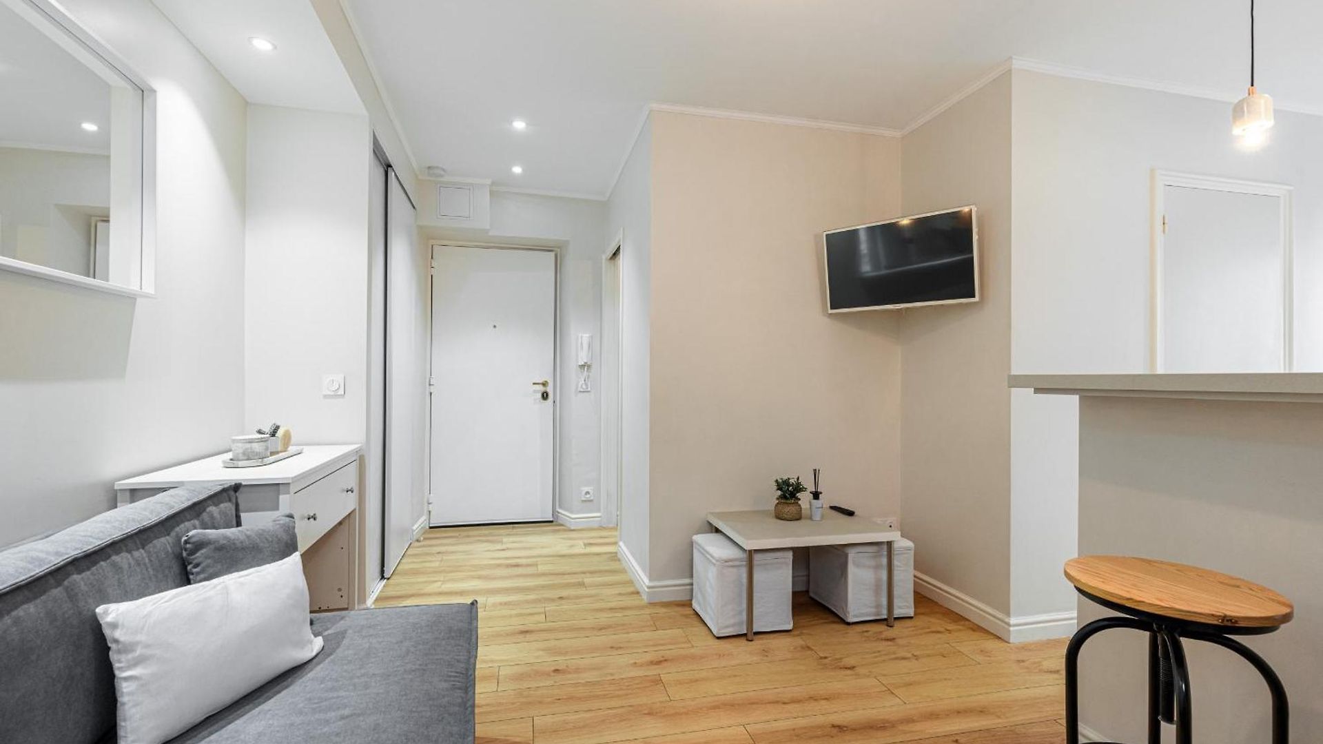 Appartement Lovely 1 Bdr Port Area *