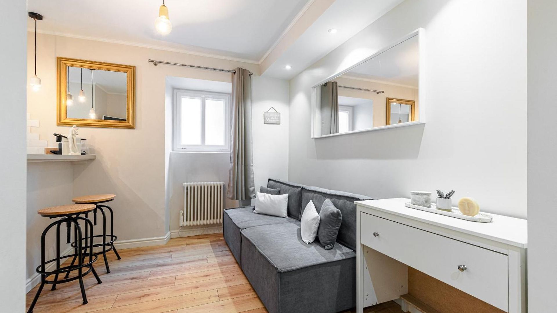 Lovely 1 Bdr Port Area Nice
