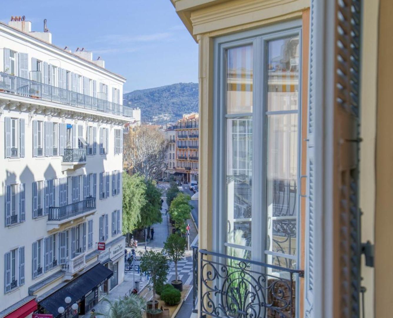 Sublime, Modern, Balconies, A/c, Refurbished Appartement *