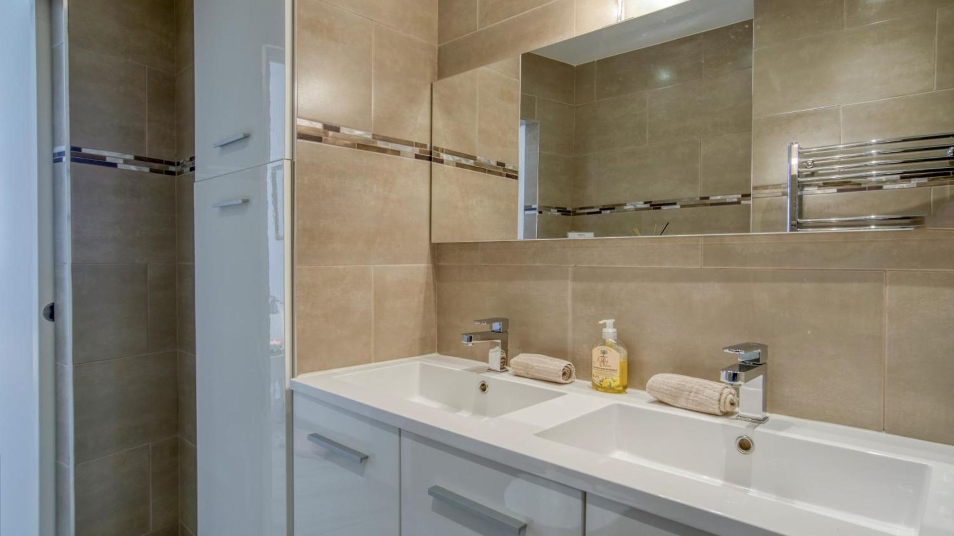 Sublime, Modern, Balconies, A/c, Refurbished Appartement *
