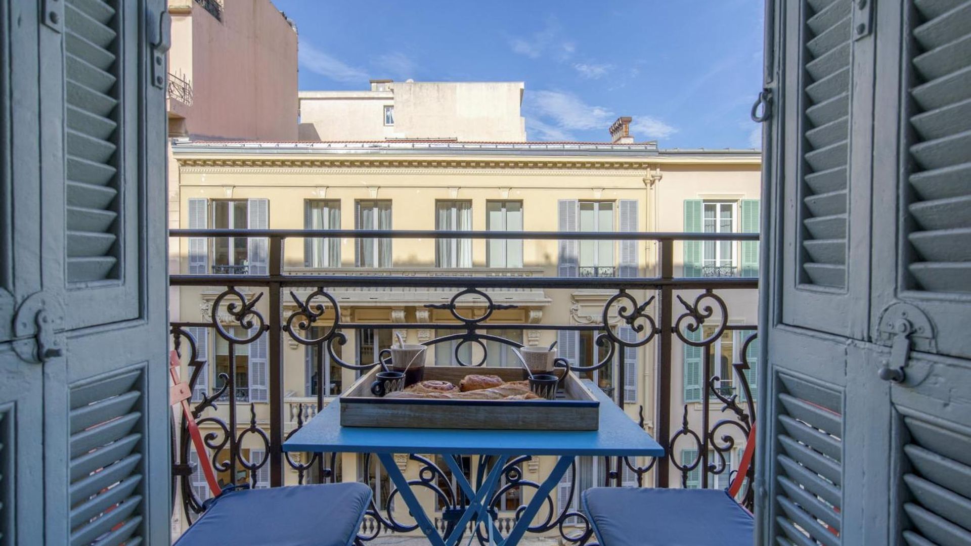 Sublime, Modern, Balconies, A/c, Refurbished Appartement
