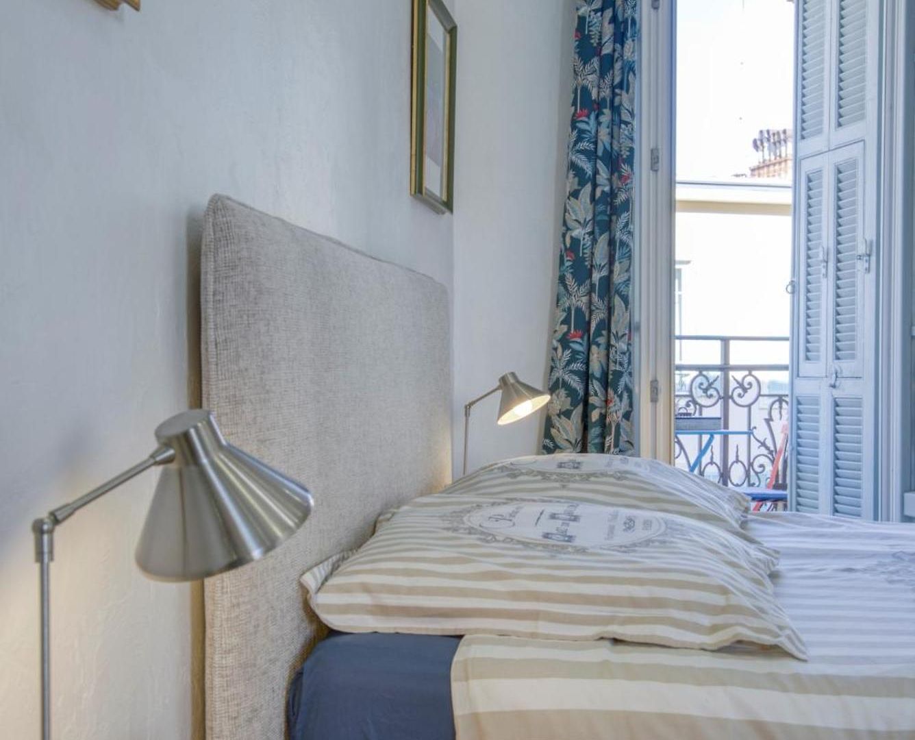 Sublime, Modern, Balconies, A/c, Refurbished *